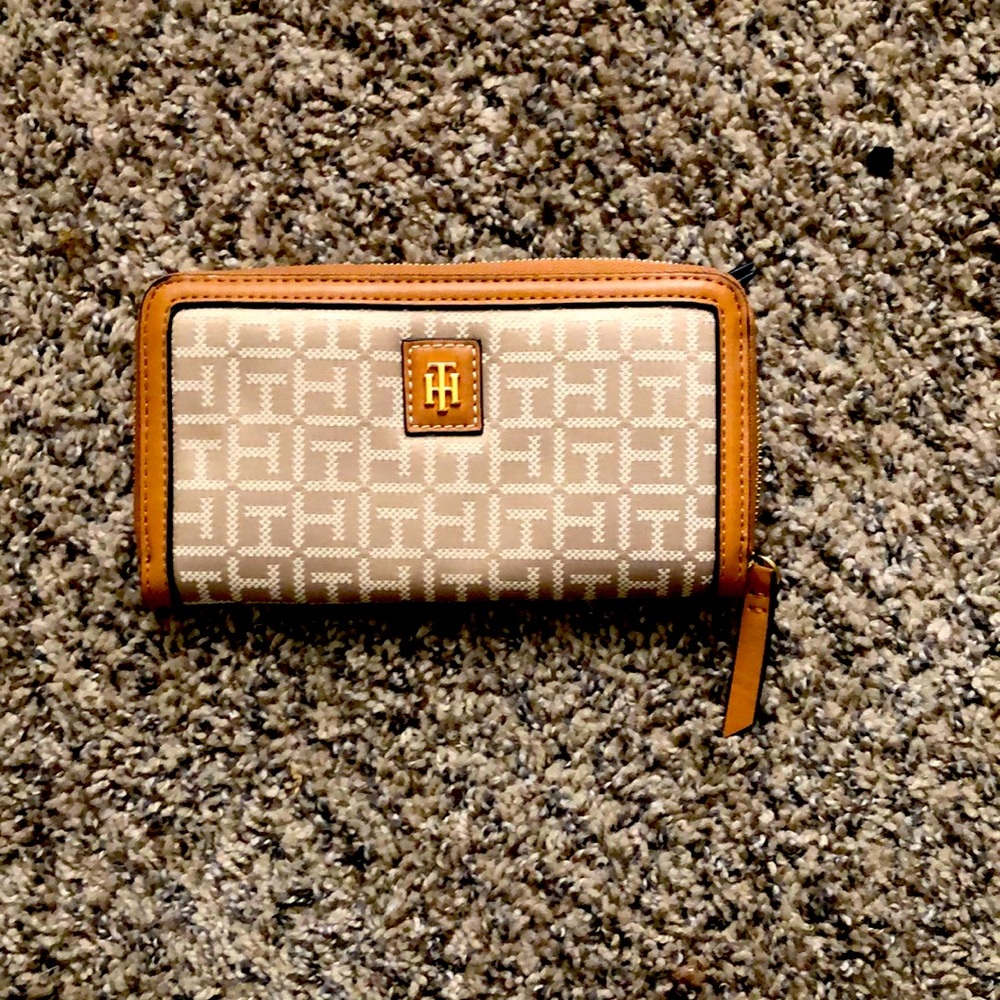 Caramel color Tommy Hilfiger wallet
